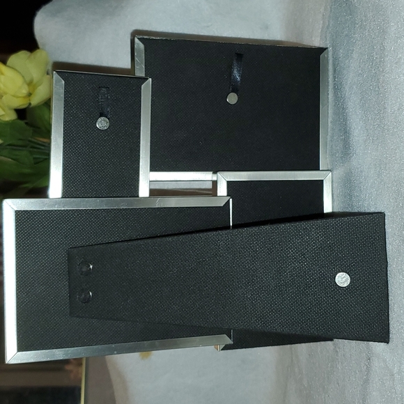 Uptown Connected Desk Picture Frames-(2)4" x 6", (1)3.5" x 5", (1)2.5" x 3"-EUC - Picture 3 of 7